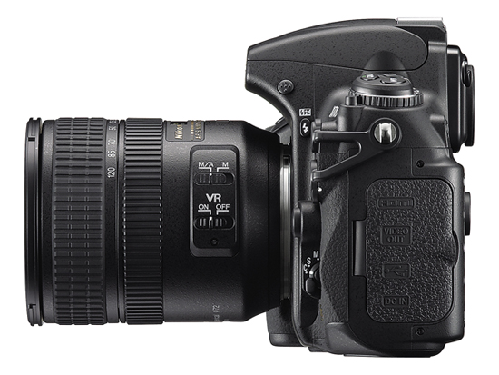 Nikon D700 Side